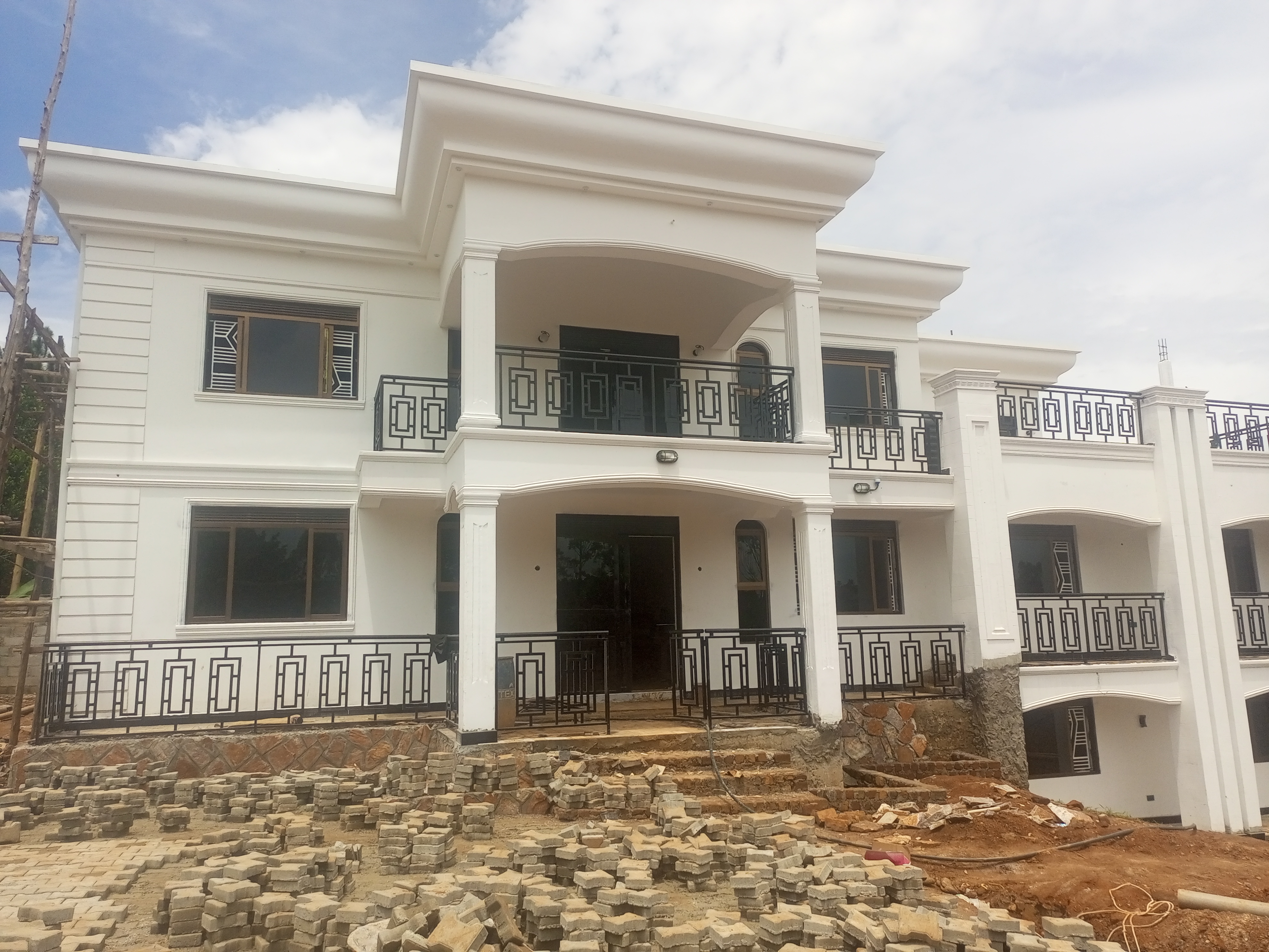 Mukono 7 Bedrooms
